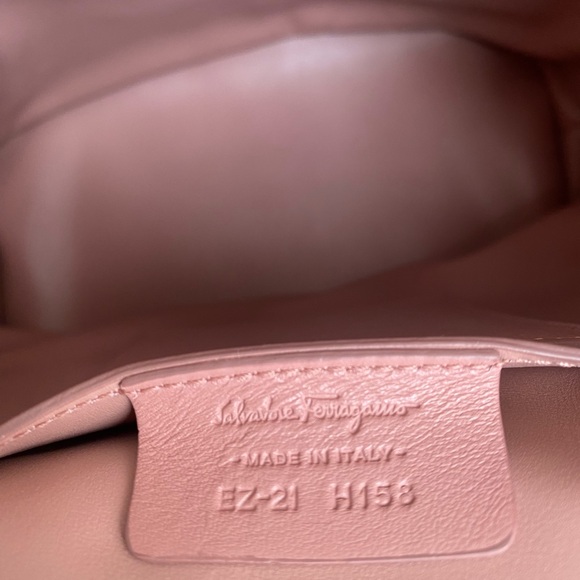 ✅?Authentic Salvatore Ferragamo Pink Gancini calfskin with COA CERT 2in 1